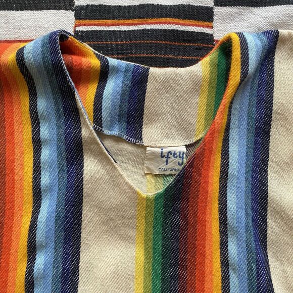 Vintage 1970’s Nifty Rainbow Hippie Boho Open Poncho Top! Amazing! OSFM. - Picture 9 of 10